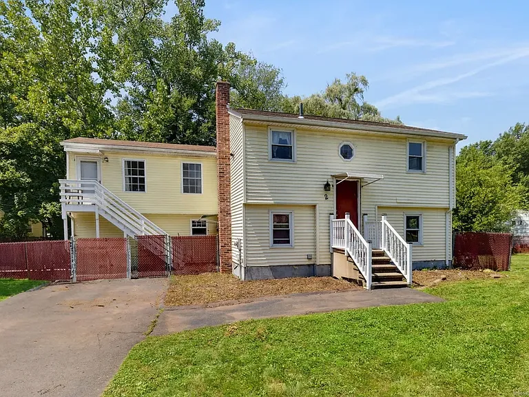 2 Sandra Dr — Photo 1