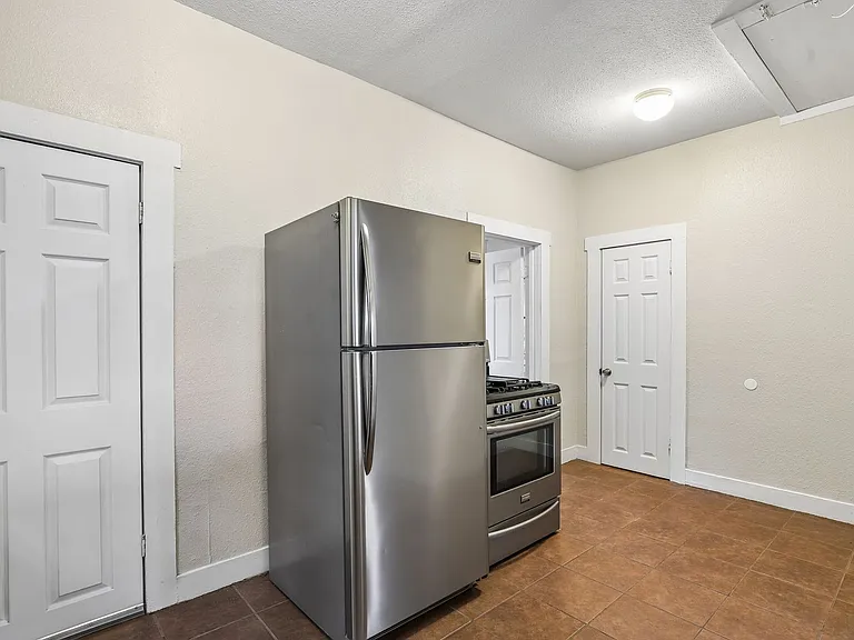 2310 N Sabinas St — Photo 9