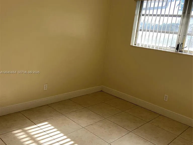 800 NW 76th Ave — Photo 17