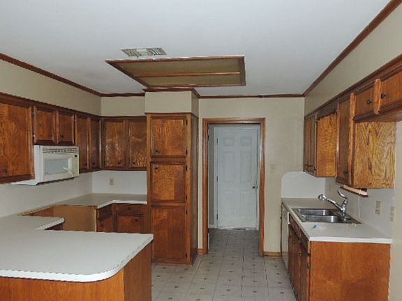 4th image of 102 Oakmont Cir