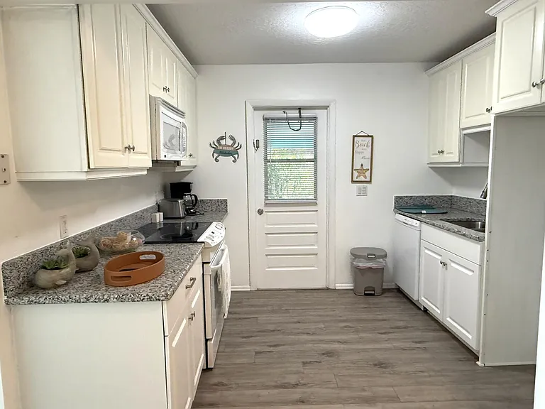 1115 Hernando St #B — Photo 6