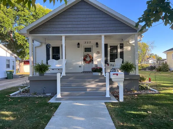 307 E 8th St, Madrid, IA 50156