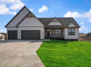 1199 60th St, Hudson, WI 54016