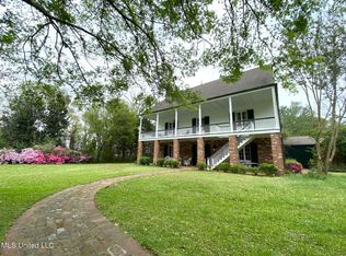 200 Devereaux Dr, Natchez, MS 39120