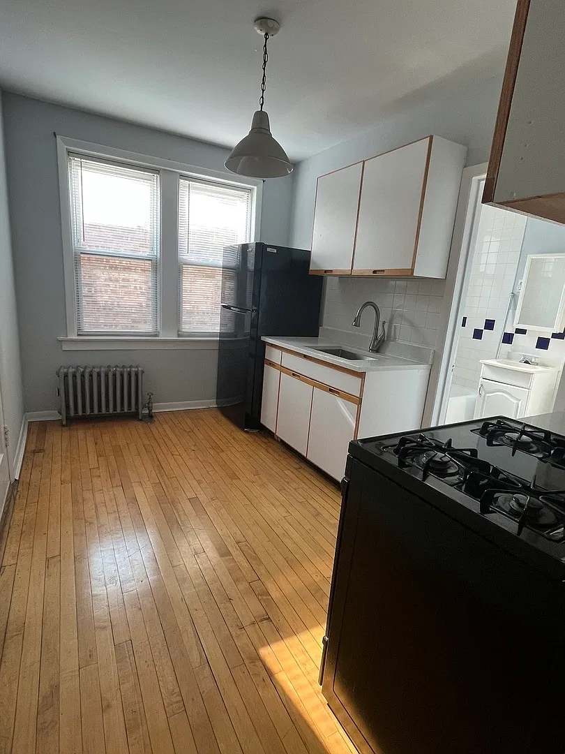 5852 W Higgins Ave — Photo 4