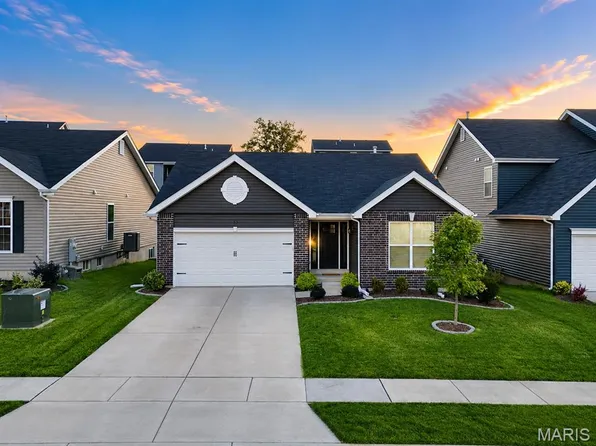 33 Brush Creek Dr, Pacific, MO 63069