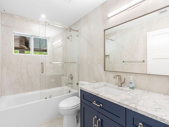 5th image of 2633 NE 34th Street