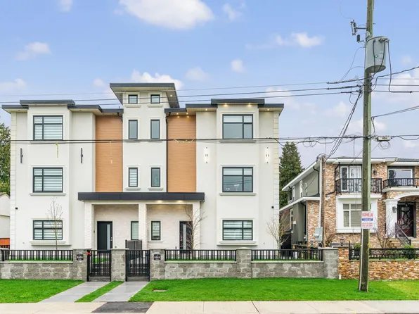 8464 15th Ave #2, Burnaby, BC V3N 1Y2