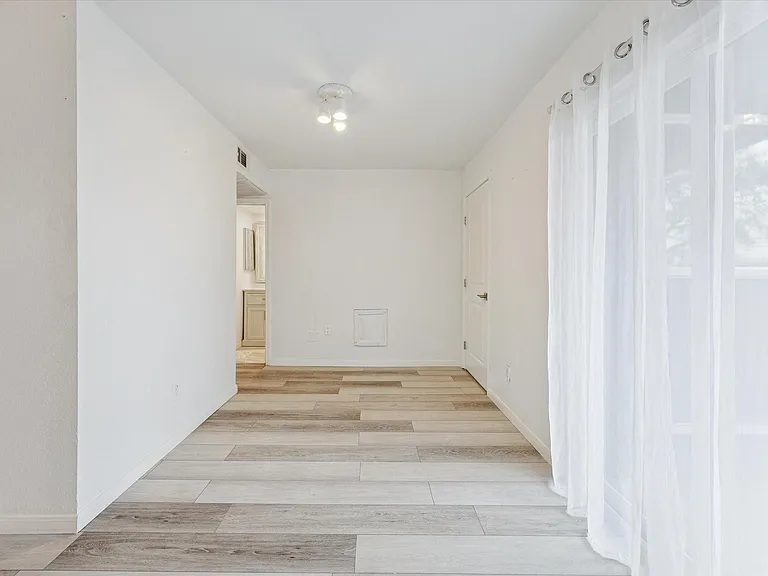 4450 Sherwood Ln #8 — Photo 6