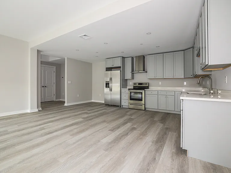 500 Commerce St #203 — Photo 4