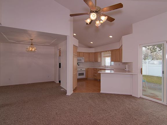 4th image of 626 N Willow Crst