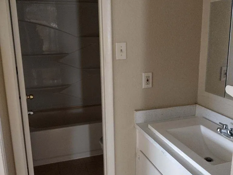 1090 N Kevins Pl #B — Photo 5
