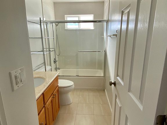 4th image of 652 Cypress Ave