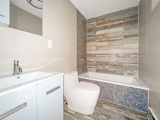 Bathroom, photo 2