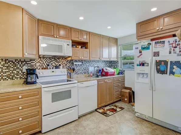 49 High Point CIR S #102, NAPLES, FL 34103