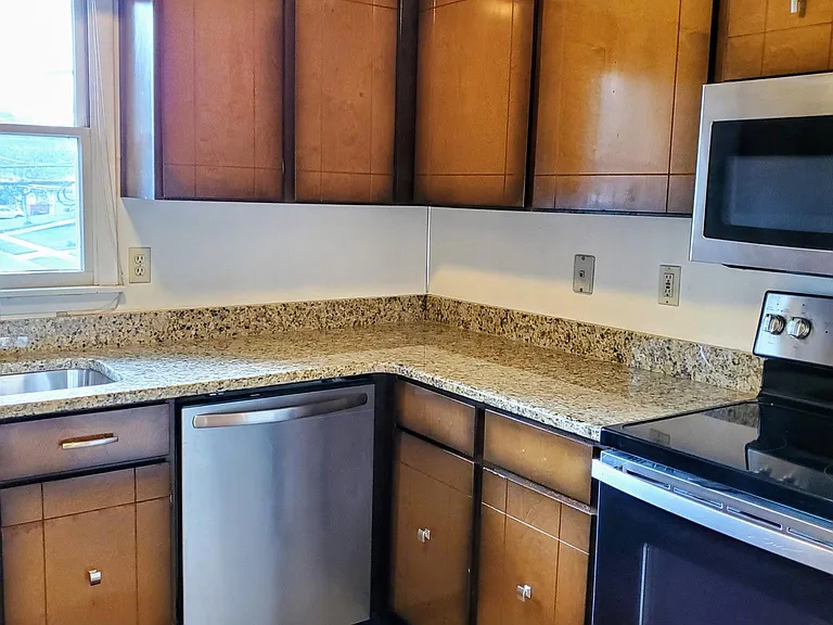 305 Thomas Dr #8 — Photo 8