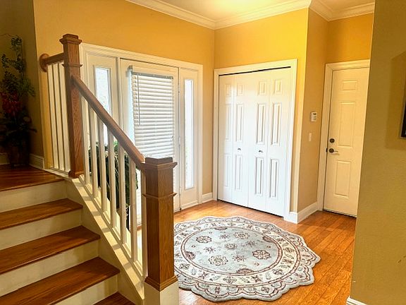 4th image of 211 Valencia Cir