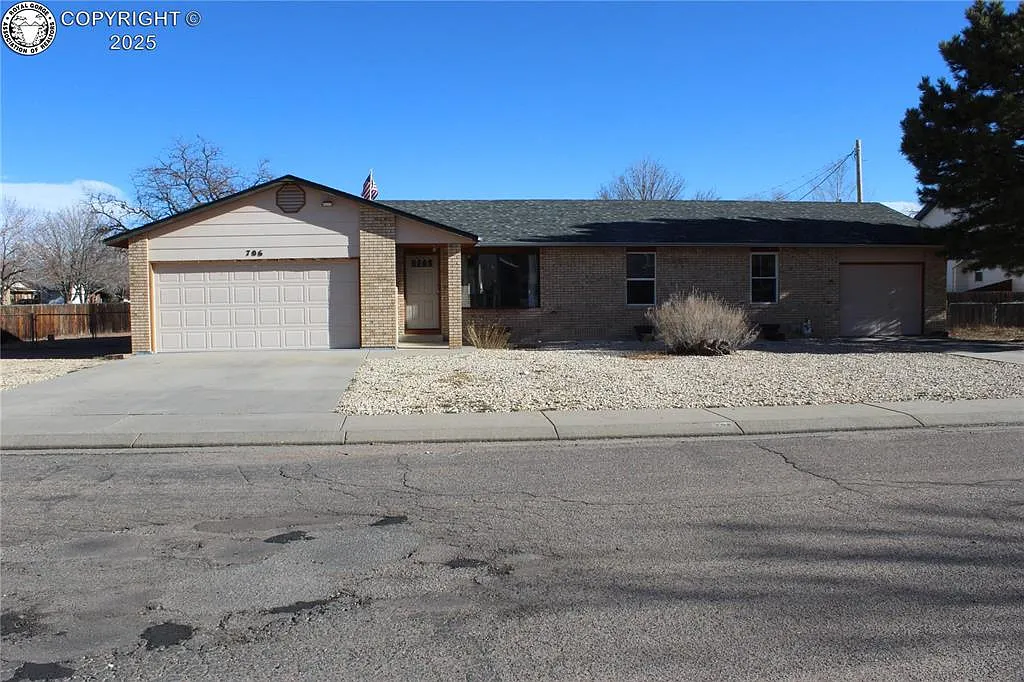 706 Stagecoach Dr photo 1