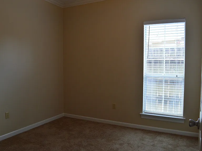 18574 Lake Iris Ave — Photo 11