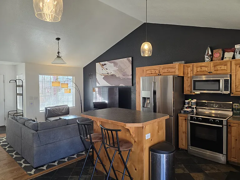 369 Amber Dr — Photo 2