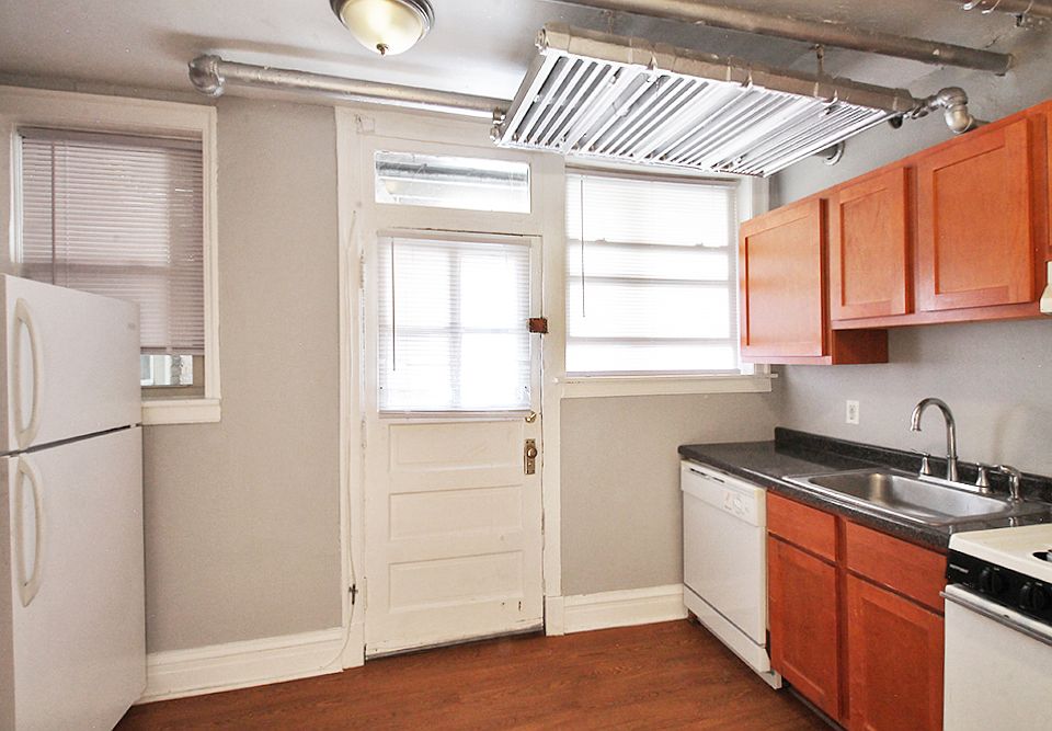 101111 S. Harvey Ave. and 237249 South Blvd. Apartment Rentals Oak