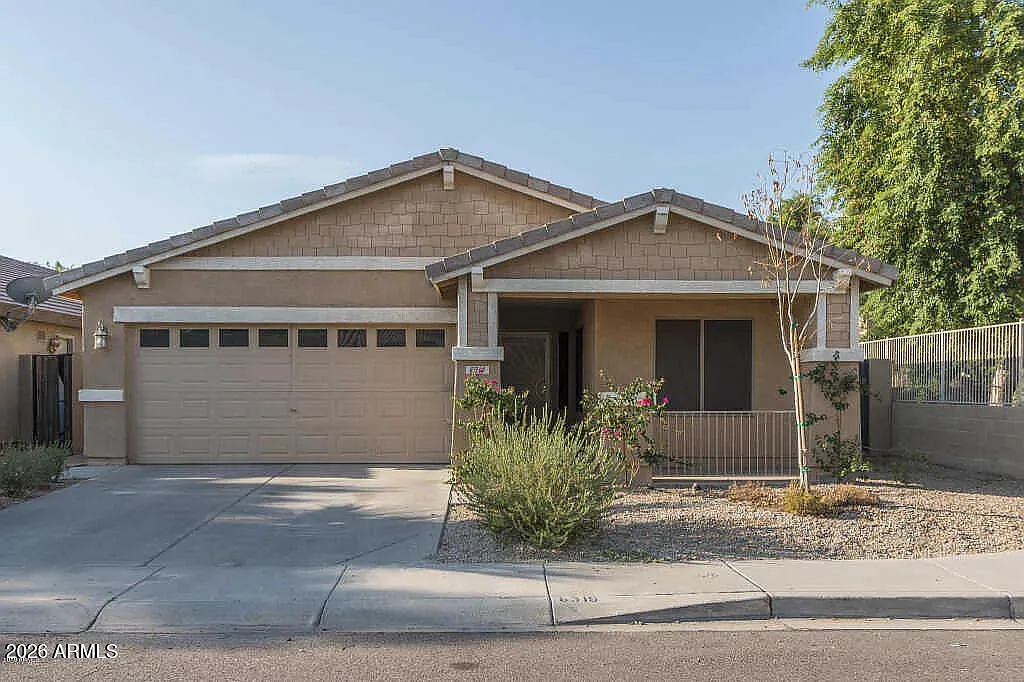 4 bed, 2.0 bath, 1619 sqft, $2,300 — Photo 1