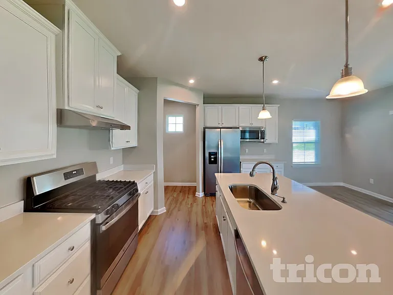 833 Dean Dr — Photo 6