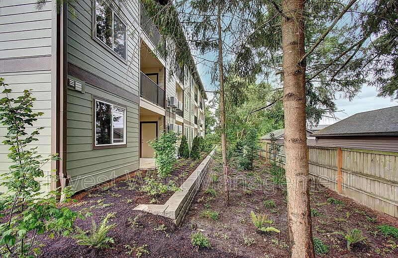 1st image of 404 NE 117th Ave Unit 123