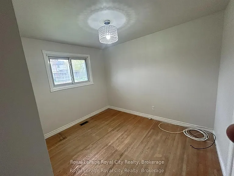 6 Montgomery St #MAIN FLOOR — Photo 7