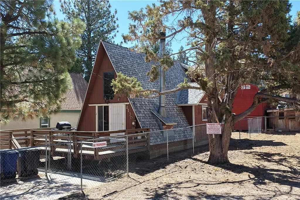 4 bed, 904 sqft, $2,500 — Photo 1