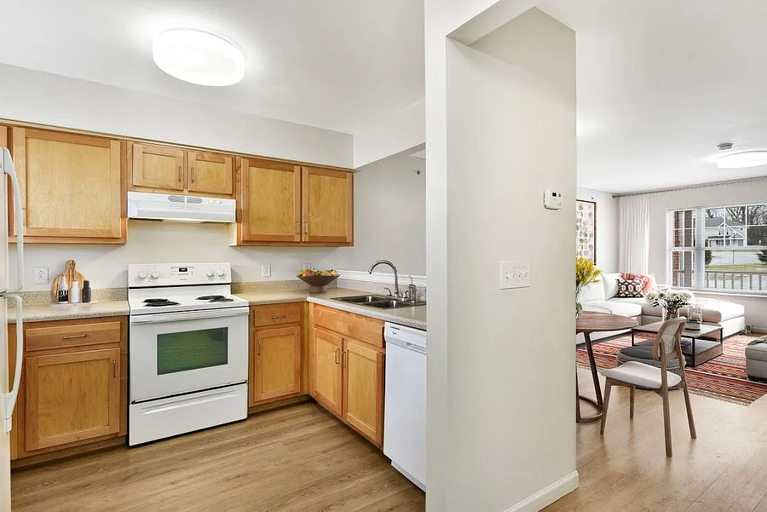Creekwood Apartments — Photo 2