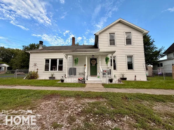 226 N Chapman St, Chesaning, MI 48616