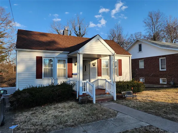2713 Grovelin St, Godfrey, IL 62035