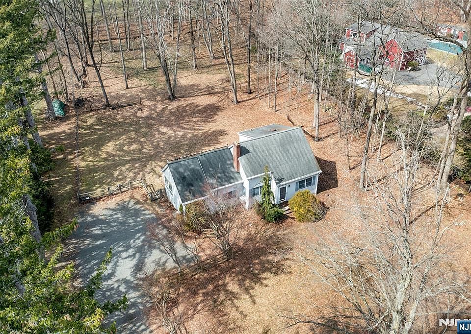 1st image of 61 W Saddle River Rd