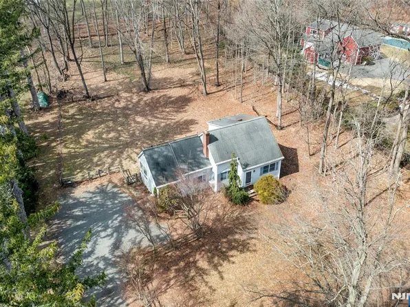 61 W Saddle River Rd, Saddle River, NJ 07458