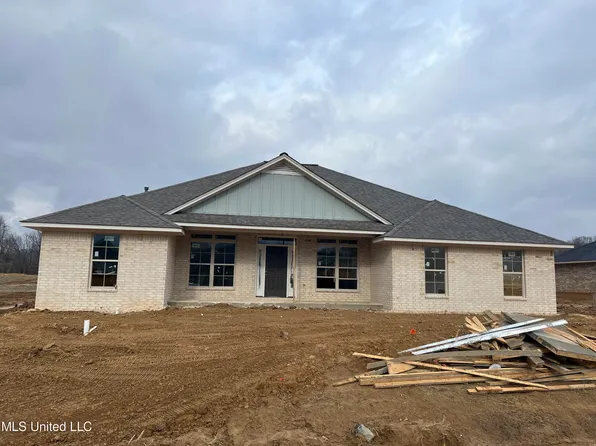 5894 Sara Ann Ln, Horn Lake, MS 38637