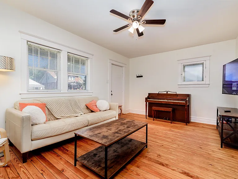 6026 Scanlan Ave — Photo 5