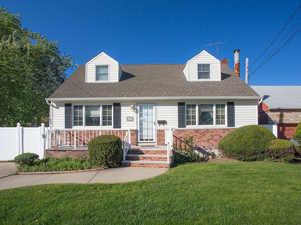 1st image of 2227 1st St