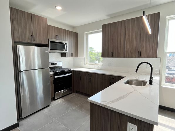 138 Mallory Ave #401