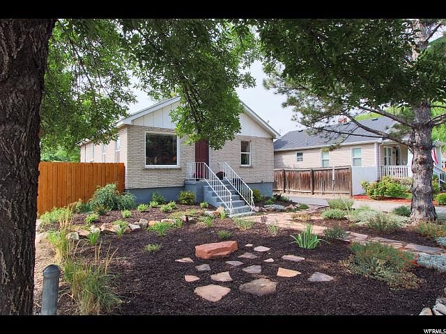 1st image of 220 E Vidas Ave