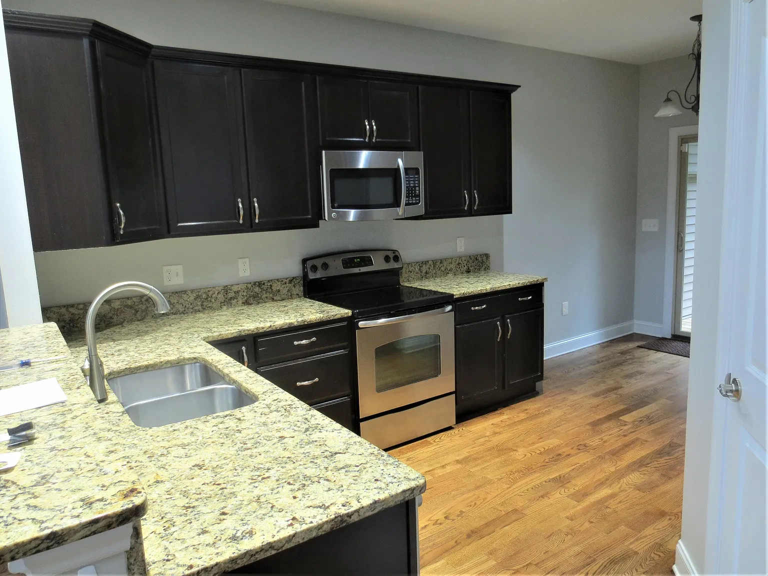 3 bed, 2.0 bath, 1530 sqft, $1,850 — Photo 3