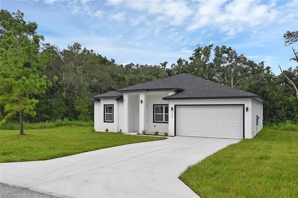 3 bed, 2.5 bath, 1760 sqft, $2,000 — Photo 1