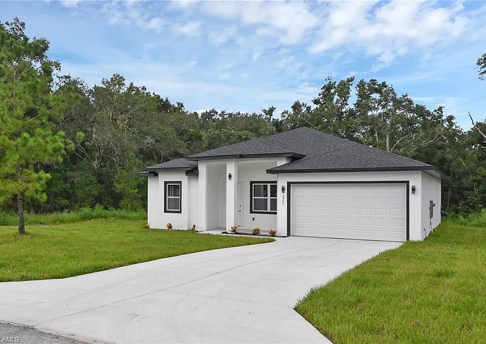205 Australian Dr