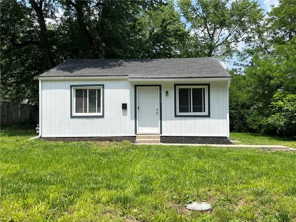 2128 E 82nd St, Kansas City, MO 64132