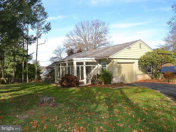 3rd image of 1116 Colonial Rd