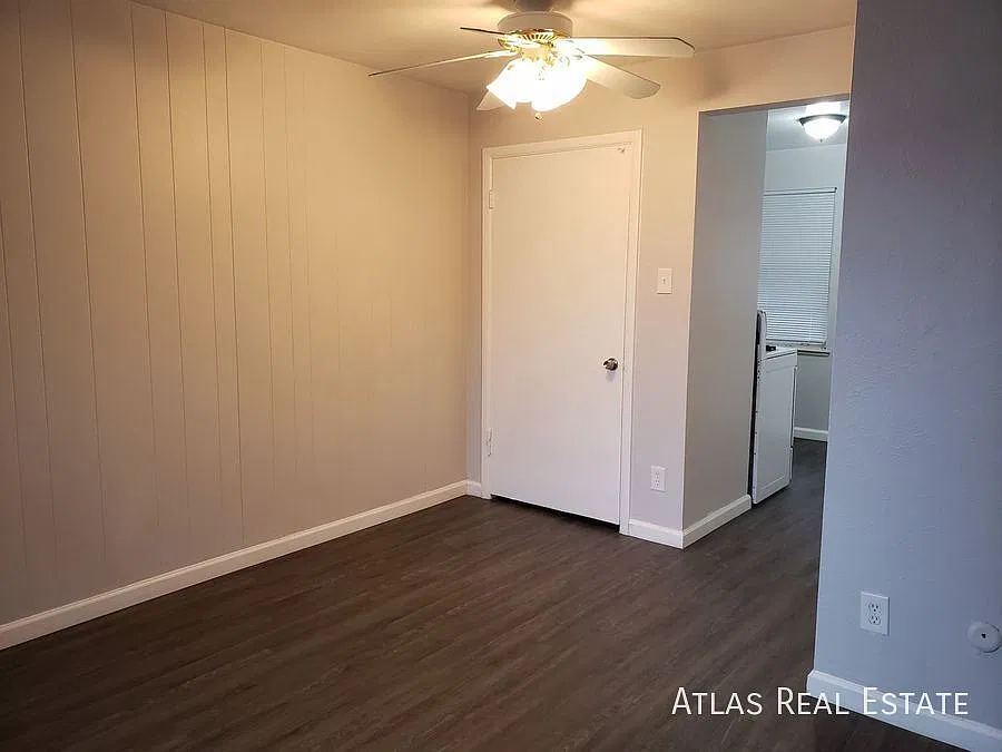 Fantastic Location Featuring A 1 Bed-1 Bath Apartment just Minutes From Tennyson Shopping District! — Photo 2
