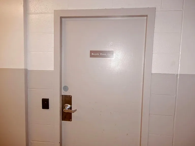 9 Hawthorne Pl #6J — Photo 16
