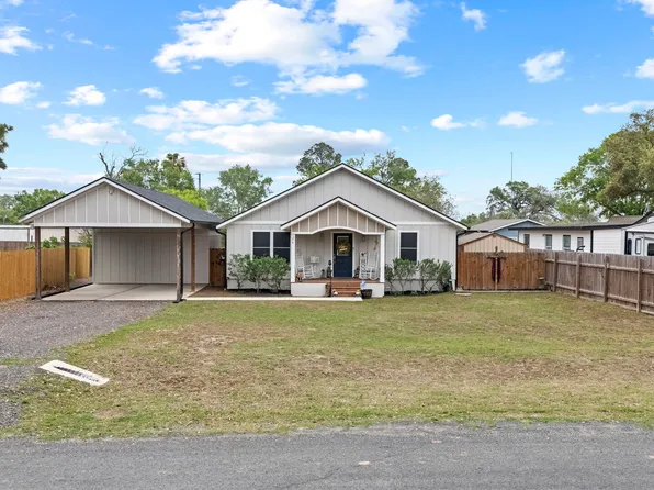 124 County Road 123, Floresville, TX 78114
