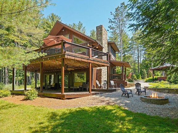 2nd image of 9789 Bauer Rd