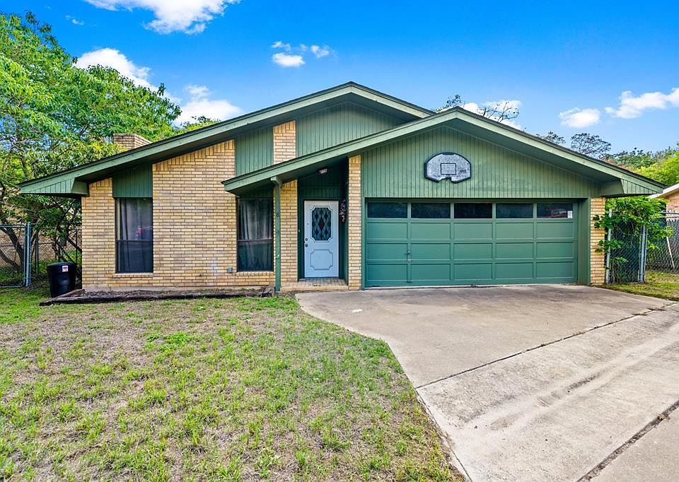 1st image of 118 Secluded Oaks Ln W